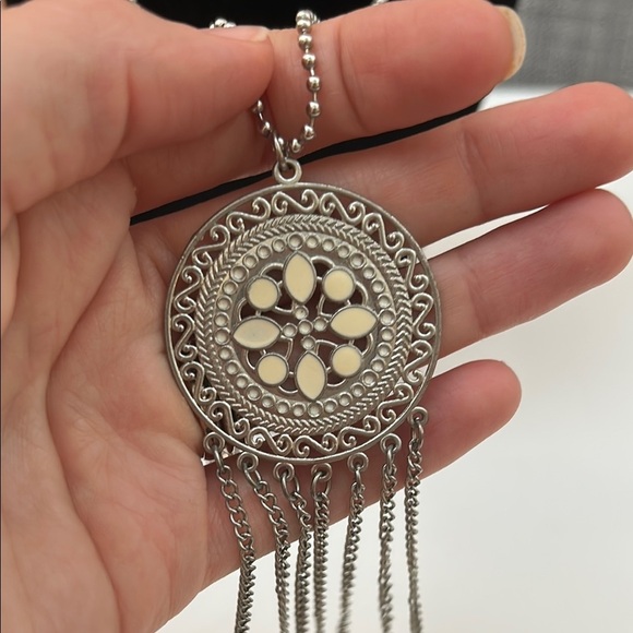 Elegant Silver Pendant Necklace - Picture 2 of 5